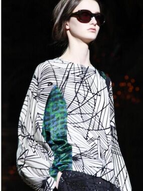 Dries Van Noten 2011 Runway Black, White & Green Graphic Print Blouse 100% Silk